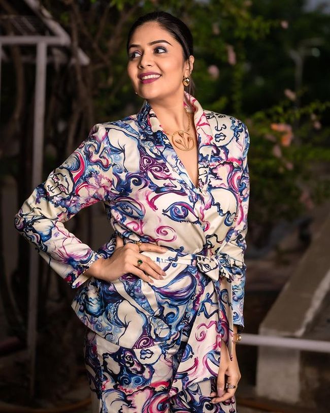 Vivacious Looks Of Sreemukhi In Colorful Dress